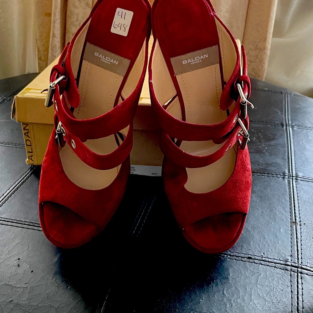 Baldan Buckle Open Toe Wedge!